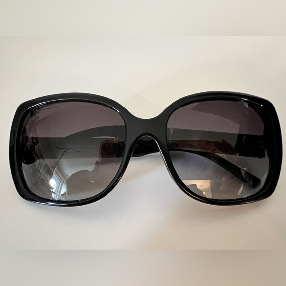Burberry Oversized black Sunglasses- Authentic - Picture 2 of 7